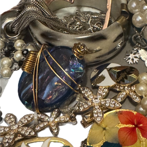 0160 Chic Fashion Jewelry Bundle - Picture 4 of 10